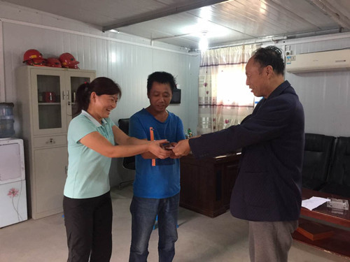 “金秋助學(xué)”，礦建二公司在行動(dòng)