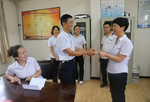 銅川分公司積極開展“金秋助學(xué)”活動(dòng)