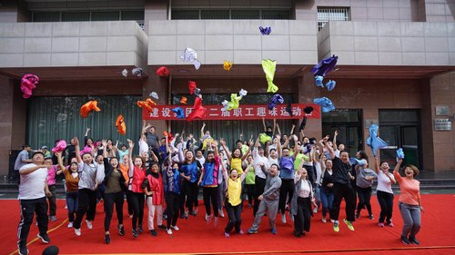 瞧，他們嗨瘋了！