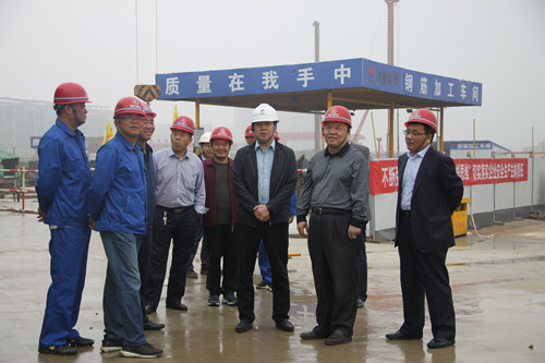 陜煤集團(tuán)總經(jīng)理助理、建設(shè)集團(tuán)聯(lián)合黨委書(shū)記、董事長(zhǎng)寧興剛一行蒞臨天工公司陜煤研究院西安總部工地視察指導(dǎo)工作