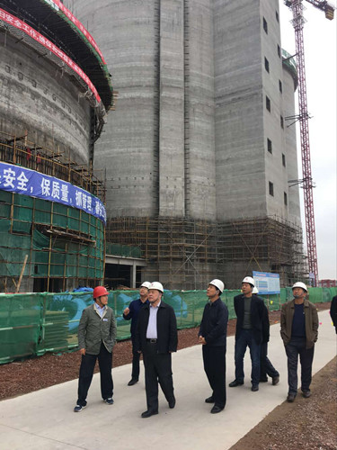 陜煤集團總經(jīng)理助理、建設(shè)集團聯(lián)合黨委書記、董事長寧興剛一行中秋節(jié)深入天工公司土建第二項目部走訪慰問