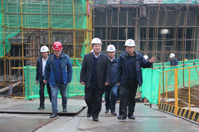 建設集團董事長寧興剛深入漢中分公司天漢坊項目視察指導工作