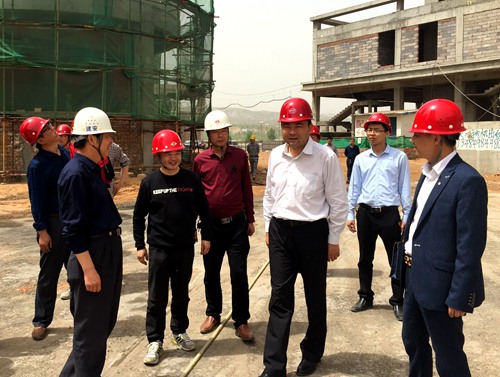神木副市長賀若玉一行蒞臨神南華府項目檢查指導安全生產(chǎn)工作