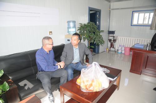 掘進(jìn)公司:五一前夕走訪慰問(wèn)勞動(dòng)模范