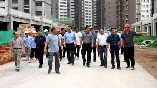 銅川礦業(yè)公司領(lǐng)導(dǎo)深入銅煤1#、2#小區(qū)施工現(xiàn)場調(diào)研指導(dǎo)項(xiàng)目建設(shè)工作