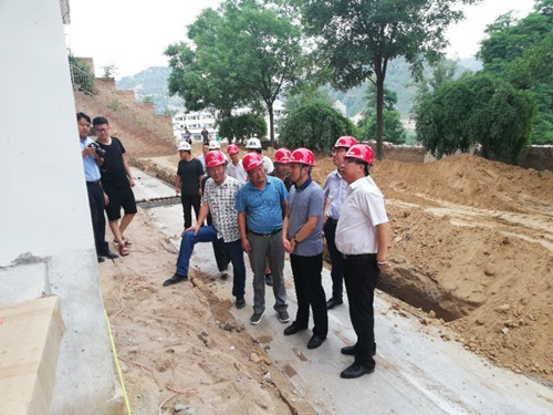 陜煤集團(tuán)總經(jīng)理助理、榆林合力產(chǎn)業(yè)扶貧公司董事長范京道蒞臨陜煤建設(shè)天工公司清澗紅棗深加工項(xiàng)目視察指導(dǎo)工作