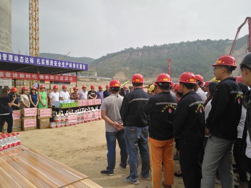 延安市總工會(huì)慰問陜煤建設(shè)礦建二公司車村一線職工