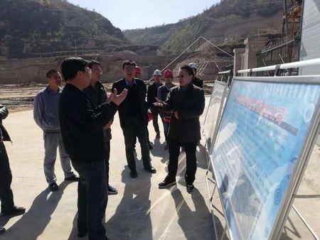 揚(yáng)州市對口幫扶榆林市工作組組長、榆林市政府副秘書長孫景亮一行蒞臨陜煤建設(shè)天工公司承建的清澗北國棗業(yè)紅棗深加工項(xiàng)目考察指導(dǎo)工作