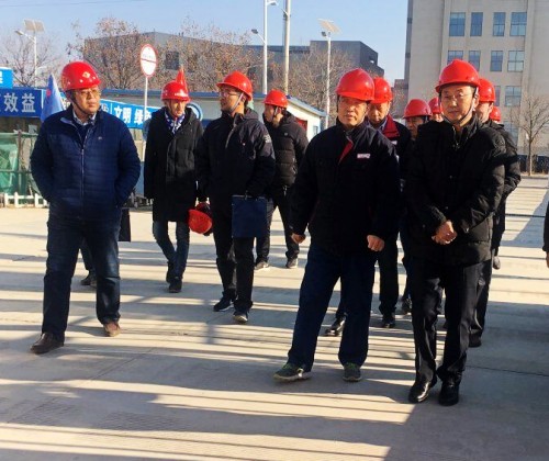 陜煤集團基本建設管理部副經(jīng)理楊忠緒一行蒞臨渭河彬州乙二醇項目生活區(qū)檢查指導工作