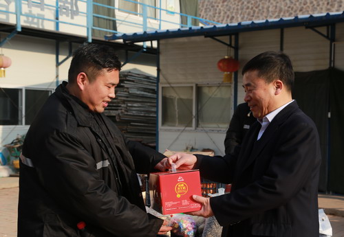 陜煤建設(shè)銅川分公司領(lǐng)導(dǎo)春節(jié)前夕深入基層走訪并慰問(wèn)困難職工