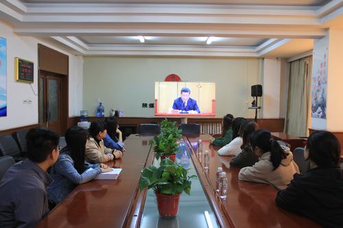 聆聽(tīng)！思考！奮進(jìn)！我們都是新時(shí)代的“追夢(mèng)人”