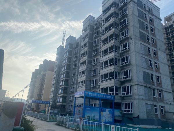 陜煤建設(shè)銅煤公司承建的白水縣萬榮錦園小區(qū)2#、3#樓獲評“市級(jí)文明工地”稱號(hào)