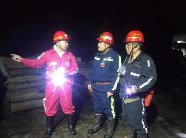 小保當(dāng)?shù)V業(yè)公司領(lǐng)導(dǎo)蒞臨陜煤建設(shè)機(jī)電安裝公司項(xiàng)目部檢查慰問