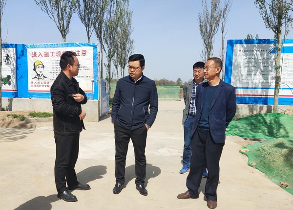 陜西彬長(zhǎng)文家坡礦業(yè)有限公司董事長(zhǎng)、總經(jīng)理徐景果蒞臨陜煤建設(shè)路橋分公司彬長(zhǎng)項(xiàng)目部檢查