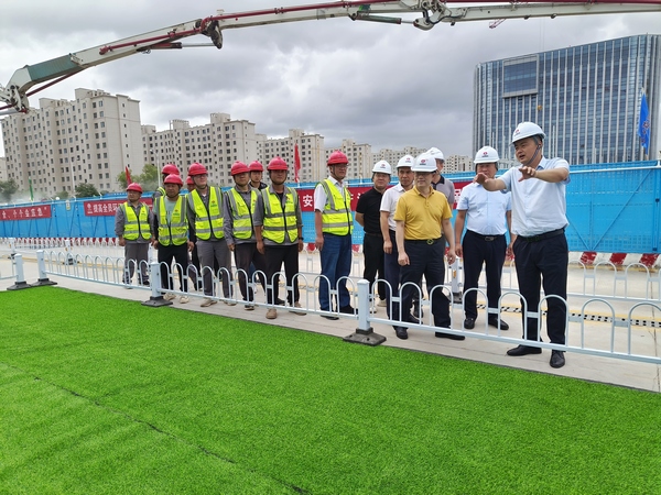 內(nèi)蒙古國(guó)龍新能源開(kāi)發(fā)有限責(zé)任公司總經(jīng)理戈小龍蒞臨陜煤建設(shè)銅煤公司巨靈科研服務(wù)中心項(xiàng)目交流指導(dǎo)