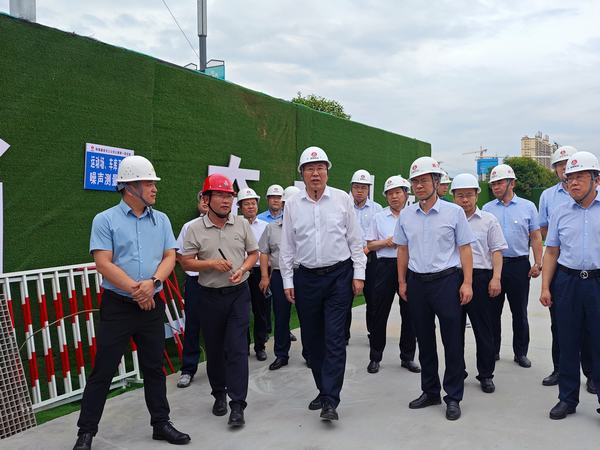 陜煤集團(tuán)黨委副書記、思創(chuàng)高管院執(zhí)行院長(zhǎng)張海泉一行蒞臨陜煤建設(shè)天工公司漢陰縣實(shí)驗(yàn)中學(xué)二期項(xiàng)目指導(dǎo)調(diào)研
