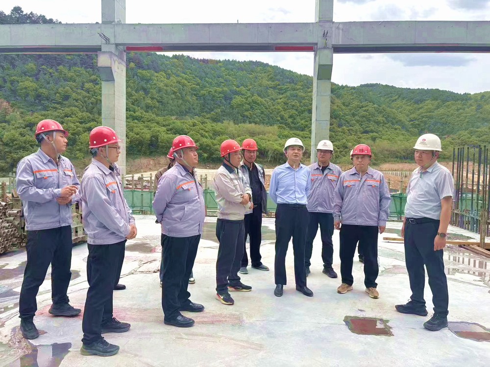 黃陵礦業(yè)集團黨委副書記、總經(jīng)理趙小兵“五一”期間深入天工公司基層項目檢查指導