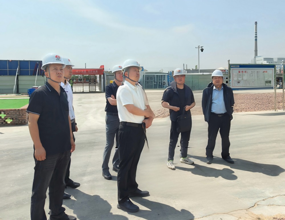 榆林市城鎮(zhèn)建設(shè)服務(wù)中心副書記韋宏剛一行深入天工公司基層項目現(xiàn)場檢查指導