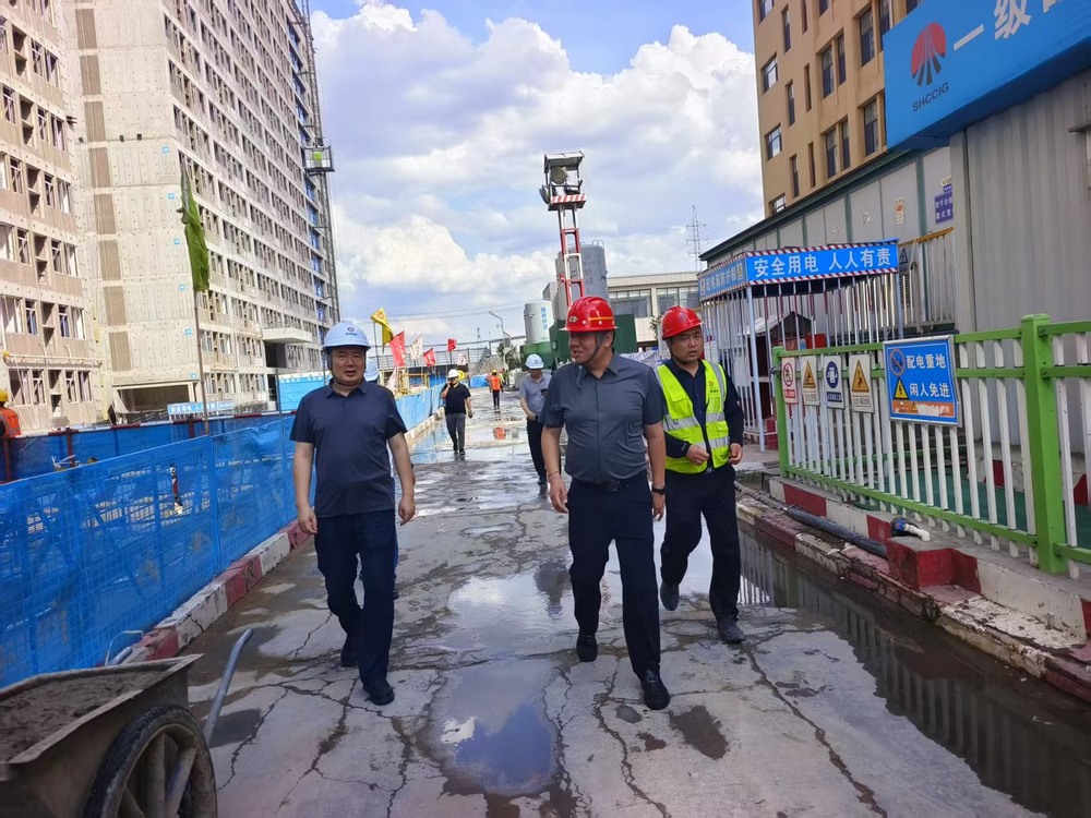 陜西省建設(shè)工程質(zhì)量安全監(jiān)督總站站長鄭海平一行蒞臨檸條塔煤礦新建3#、4#員工公寓樓項目檢查指導工作