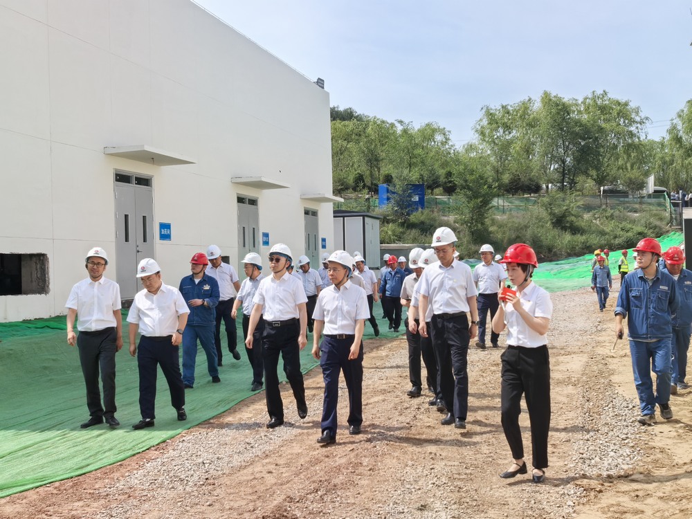 陜西煤業(yè)化工集團府谷能源開發(fā)有限公司黨委書記、董事長李寧一行蒞臨黃河地表水預處理項目參觀調(diào)研