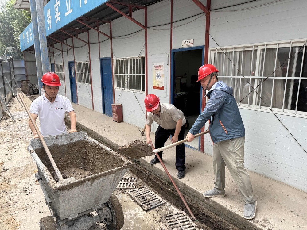 陜煤建設(shè)韓城分公司土建二項(xiàng)目部：黨團(tuán)攜手，筑牢雨季安全防線
