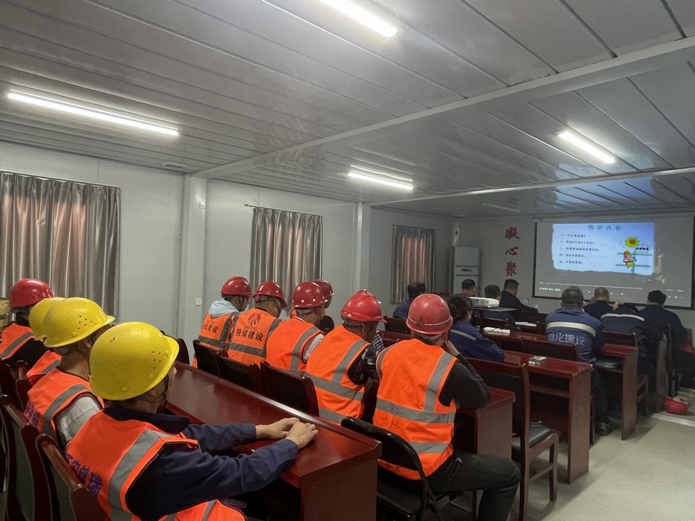 陜煤建設(shè)韓城分公司土建六項(xiàng)目部：高溫“烤”驗(yàn)下，工會(huì)“涼”策護(hù)平安