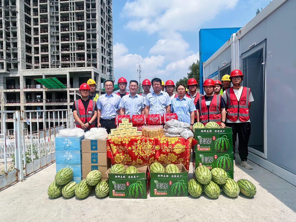 陜煤建設(shè)榆林公司開展“夏送清涼”慰問活動