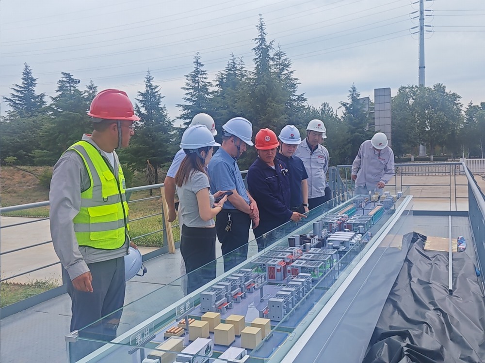 陜煤集團(tuán)基本建設(shè)管理部高級主任師黃社民一行蒞臨陜煤建設(shè)承建的年產(chǎn)四萬噸高檔鋰電電解銅箔項目檢查指導(dǎo)工作