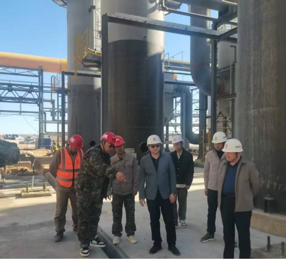 陜煤建設(shè)西北分公司土建第一項(xiàng)目部：雙節(jié)慰問(wèn)暖人心 鼓足干勁促生產(chǎn)