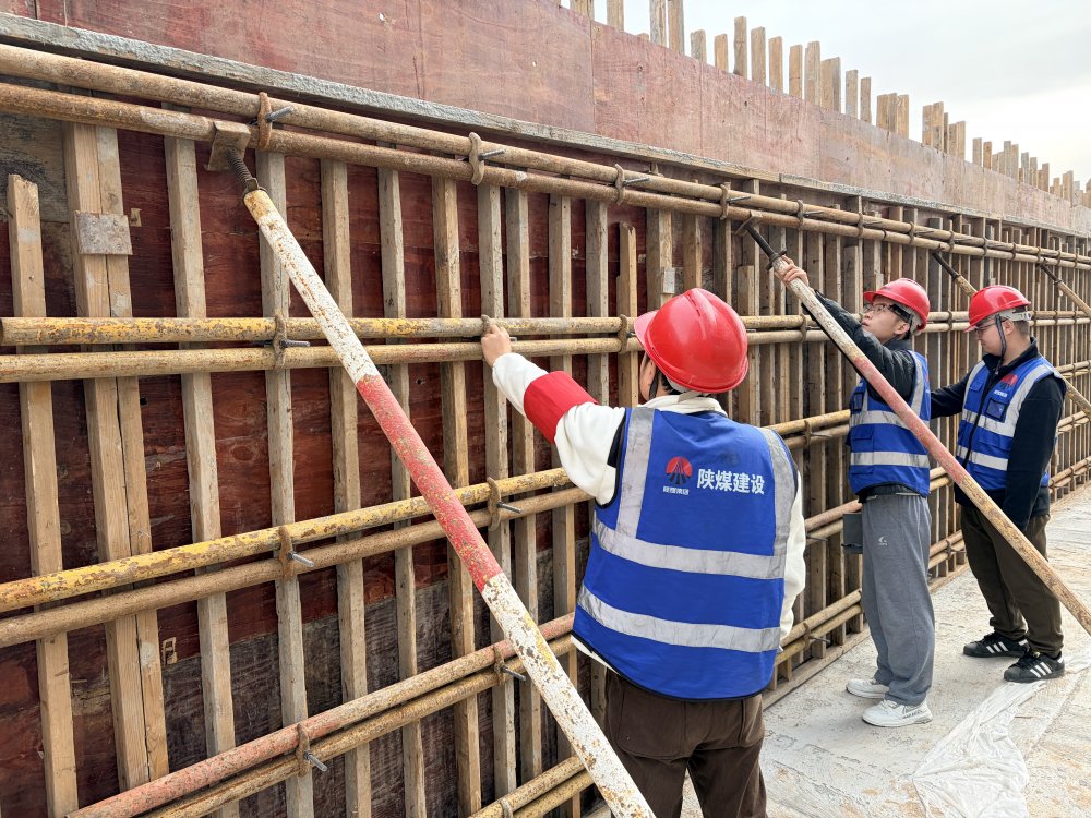 陜煤建設(shè)韓城分公司土建一項(xiàng)目部：青春護(hù)航安全線，百日攻堅(jiān)里的“硬核”擔(dān)當(dāng)